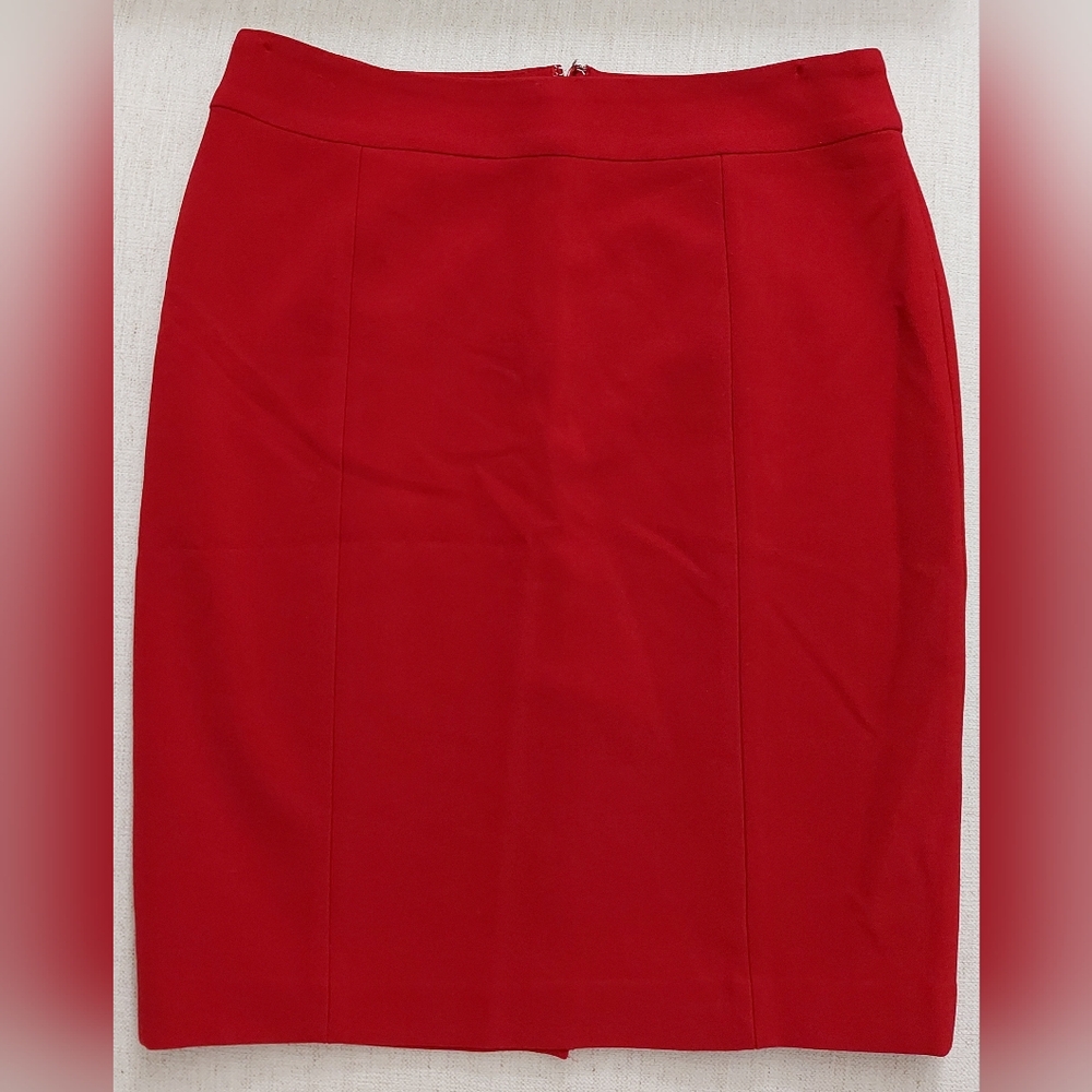 Ann Taylor Red Pencil Skirt. Size 8.  SK-506